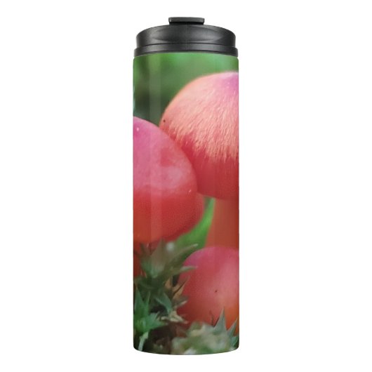 Helle Rot-Pilze im Waldboden Thermosbecher (Vorderseite)