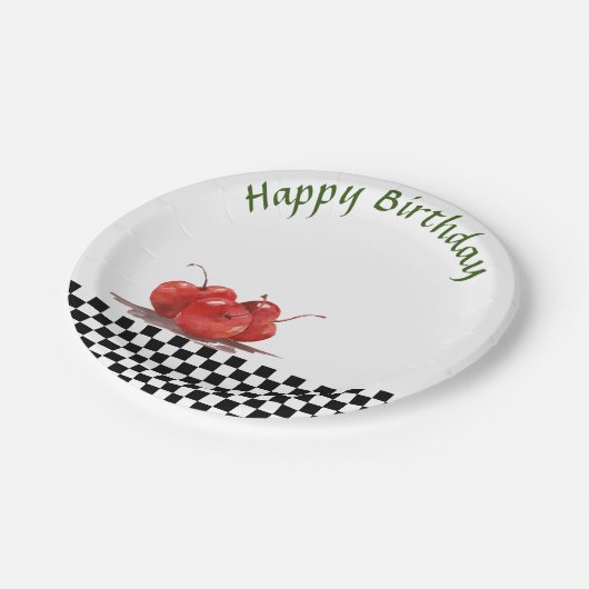 Helle rote Kirschen auf einem geprüften Tablettenk Pappteller (Schrägansicht)