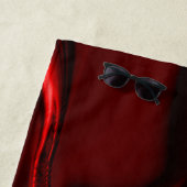 Helle rote und dunkle Kurven auf dunklem Hintergru Strandtuch (Beispiel)