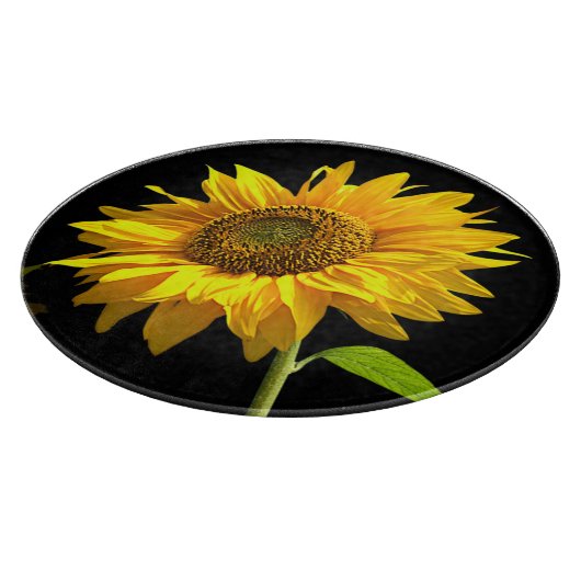 Helle Sonnenblume auf schwarzem Hintergrund Schneidebrett (Ecke)