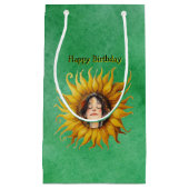 Helle Sonnenblume mit Girls-Gesicht auf Grün Kleine Geschenktüte (Vorderseite)