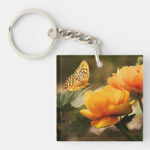 Helle, tiefgelbe Blumen mit Schmetterling Schlüsselanhänger