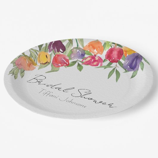 Helle Tulips und Grünes Brautparty Pappteller (Schrägansicht)