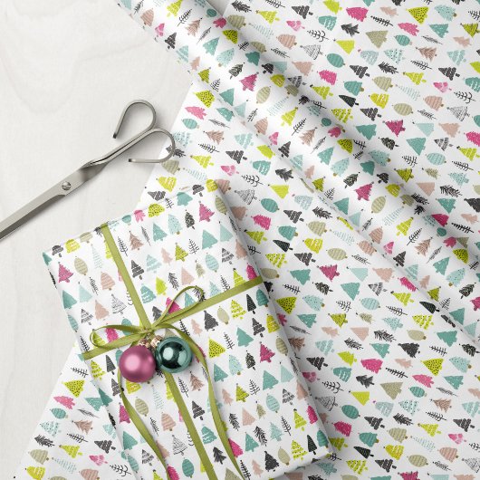 Helle und fröhliche handGezeichnet Weihnachtsbaume Geschenkpapier