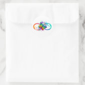 Helle Unendlichkeit mit Regenbogenschmetterling Runder Aufkleber (Tasche)