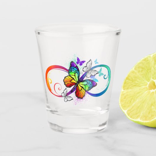 Helle Unendlichkeit mit Regenbogenschmetterling Schnapsglas (Vorderseite)