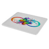 Helle Unendlichkeit mit Regenbogenschmetterling Schneidebrett (Ecke)