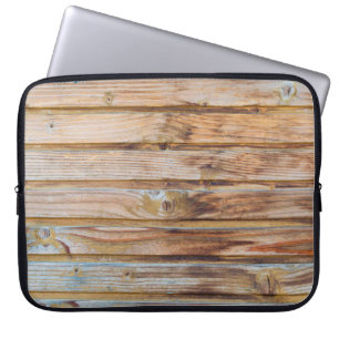 Helle Vintage Holzplanken im Hintergrund. Hori Laptopschutzhülle