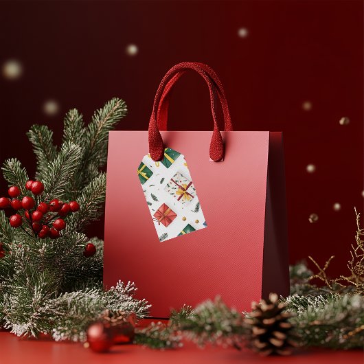 Helle Weihnachts-Geschenkboxen & Evergreen Blätter Geschenkanhänger