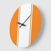 Helle, weiße, braune Streifen auf warmen Orangen Große Wanduhr (Winkel)