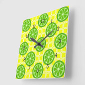 Helle Zitrusfrüchte-Limes auf Gelben Kacheln Quadratische Wanduhr (Winkel)