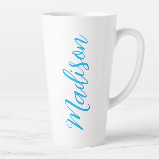 Heller Blauer Name in handgeschriebenem Skript ben Milchtasse (Rechts)