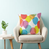 Heller bunter Geburtstag steigt Kissen im Ballon (Stuhl )