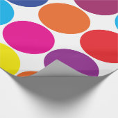 Heller mutiger bunter Regenbogen kreist Tupfen ein Geschenkpapier (Ecke)