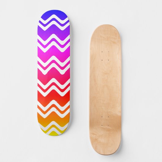 Heller Regenbogen mit weißer Zig Zag Linie Art Skateboard (Vorderseite)
