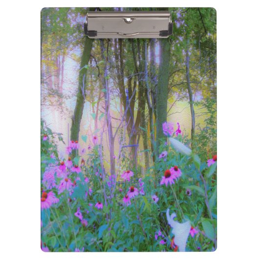 Heller Sonnenaufgang mit rosa Türmen in meinem Gar Klemmbrett (Vorderseite)