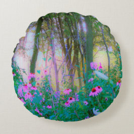 Heller Sonnenaufgang mit rosa Türmen in meinem Gar Rundes Kissen