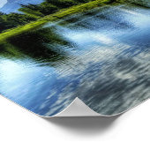 Heller Wald mit Berg und See Poster (Ecke)