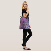 Helles abstraktes Mosaik mit Glanz Tasche (Am Model)