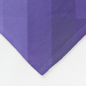 Helles abstraktes Mosaikviolett mit Glos Fleecedecke (Ecke)