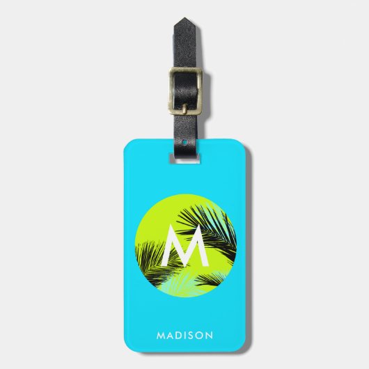 Helles Aqua Blue mit Tropical Palm Trees Monogram Gepäckanhänger (Vorderseite vertikal)