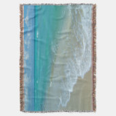 Helles Aqua-weiße Wellen, die auf Strand-Ufer Decke (Vorderseite Vertikal)