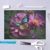 Helles Aquamarines Schmetterling unter dunkelrosa Seidenpapier (Handwerk)