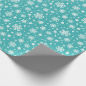 Helles Aquamarines Winterweißes Schneeflockenmuste Geschenkpapier (Ecke)