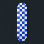 Helles Blau- und Weißes Prüfmuster Skateboard<br><div class="desc">Checked Checked Checked Checked Checked Karo Muster in Royal Blue and White. Geometrisches minimalistisches Fliesenmuster in hellblau. Retro und modern. Von Kierkegaard Design Studio.</div>