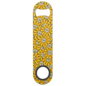 Helles gelbes Blumenmuster personalisiert Speed Flaschenöffner (Rückseite)