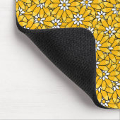 Helles gelbes überlappendes Blumenmuster Mousepad (Ecke)