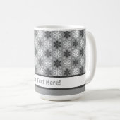 Helles, graues Schwarz Winter Weißes Schneeflocken Kaffeetasse (VorderseiteRechts)