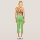 Helles Green und Orange Muster Capri Leggings (Rückseite)