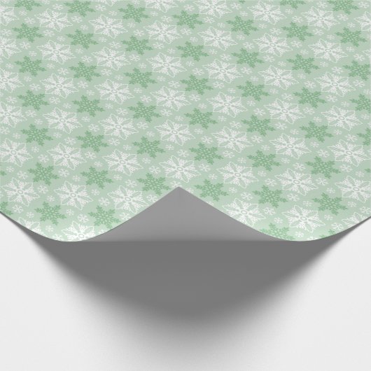 Helles Green und Winter White Snowflake Muster Geschenkpapier (Ecke)