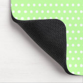 Helles Grün mit kleinen weißen Polka-Punkten Mousepad (Ecke)