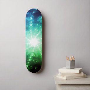 Helles grünes blaues Licht am Ende des Tunnels Skateboard