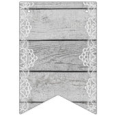 Helles Holzpaneel mit weißer Spitze. Wimpelkette (Erste Fahne)