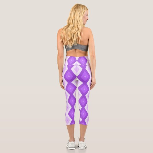 Helles lila Diamantmuster Capri Leggings (Rückseite)