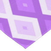 Helles lila Diamantmuster Tischdecke (Schrägansicht)