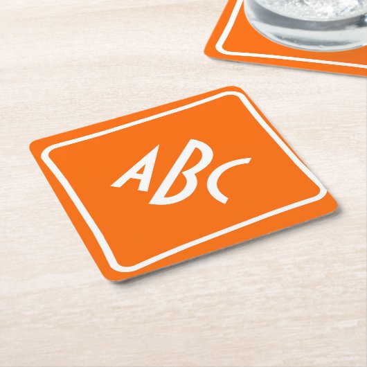 Helles Orange mit weißem 3-Buchstaben-Monogramm Untersetzer (angewinkelt)