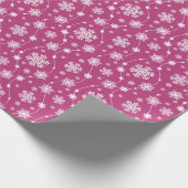 Helles Pink und Winterweißes Schneeflockenmuster Geschenkpapier (Ecke)