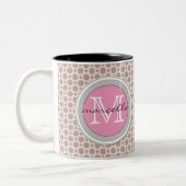 helles rosa Monogramm der dunklen rosa Punkte Zweifarbige Tasse (Links)