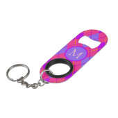 Helles Rosa und Blau Argyle-Muster Monogramm Mini Flaschenöffner (Vorderseite Schrägansicht)