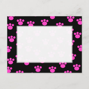 Helles, rosa und schwarz paw Druckmuster. Postkarte