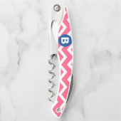 Helles Rosa und Weiß Chevron-Muster Monogramm Kellnermesser (Vorderseite)