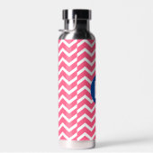 Helles Rosa und Weiß Chevron-Muster Monogramm Trinkflasche (Rechts)