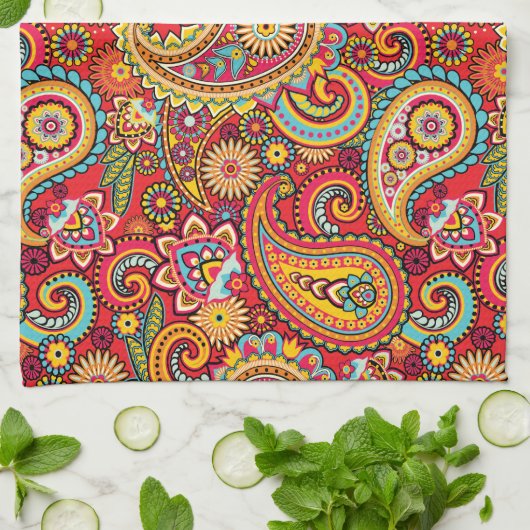 Helles rotes Blumenpaisley-Böhmemuster Handtuch (Gefaltet)