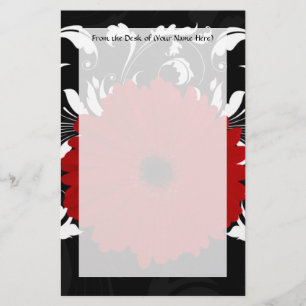 Helles rotes Gerbera-Gänseblümchen auf Schwarzem Briefpapier