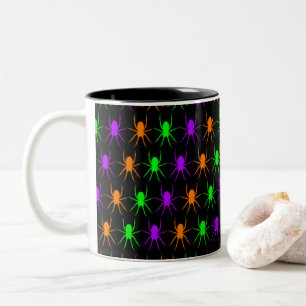 Helles Spinnenmuster auf Schwarzem Zweifarbige Tasse