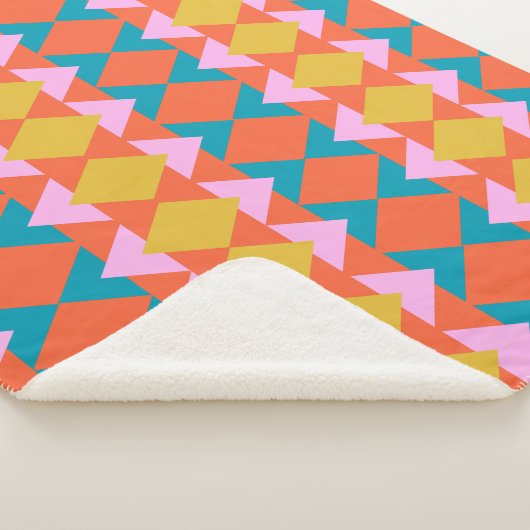 Helles und farbiges geometrisches Muster in Orange Sherpadecke (3/4)